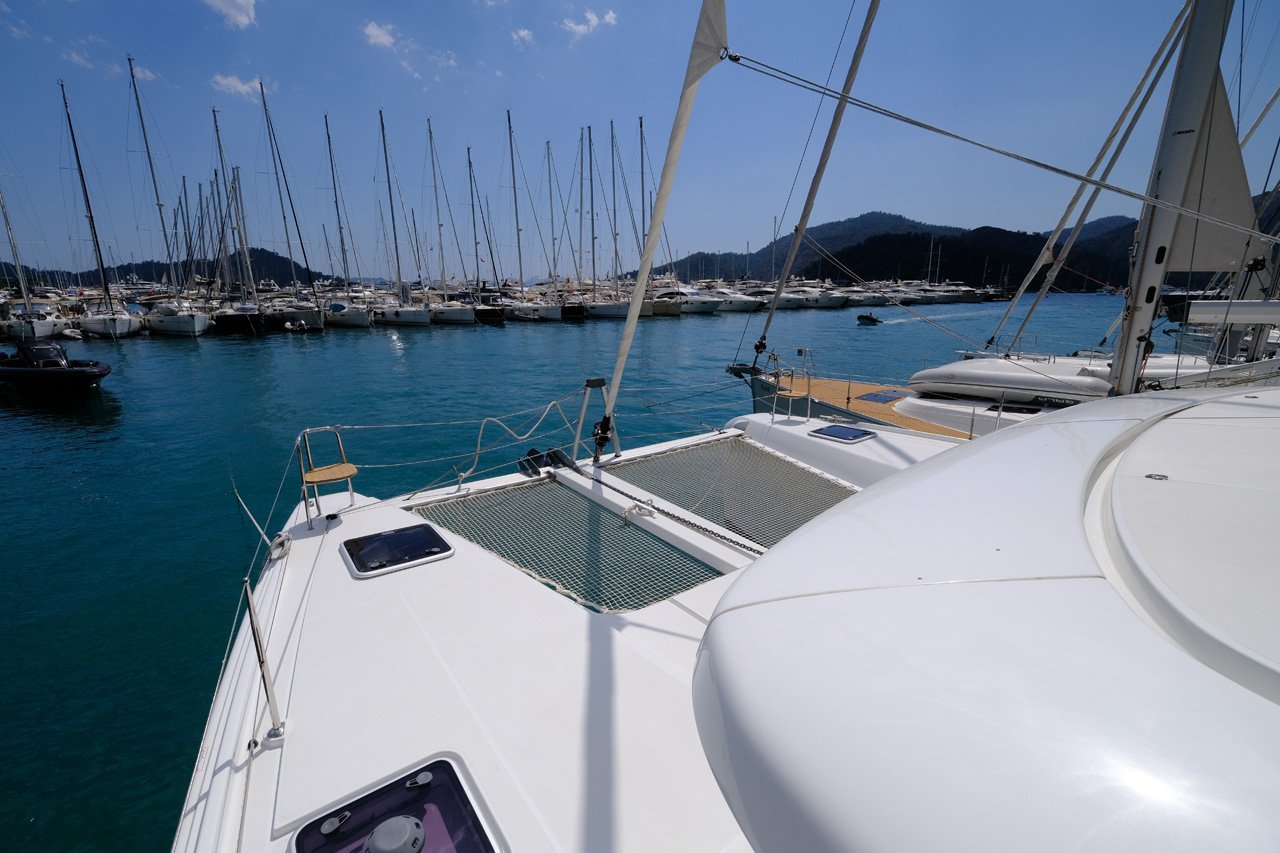 Interior aboard the SF1304 Lagoon 42 catamaran charter Göcek