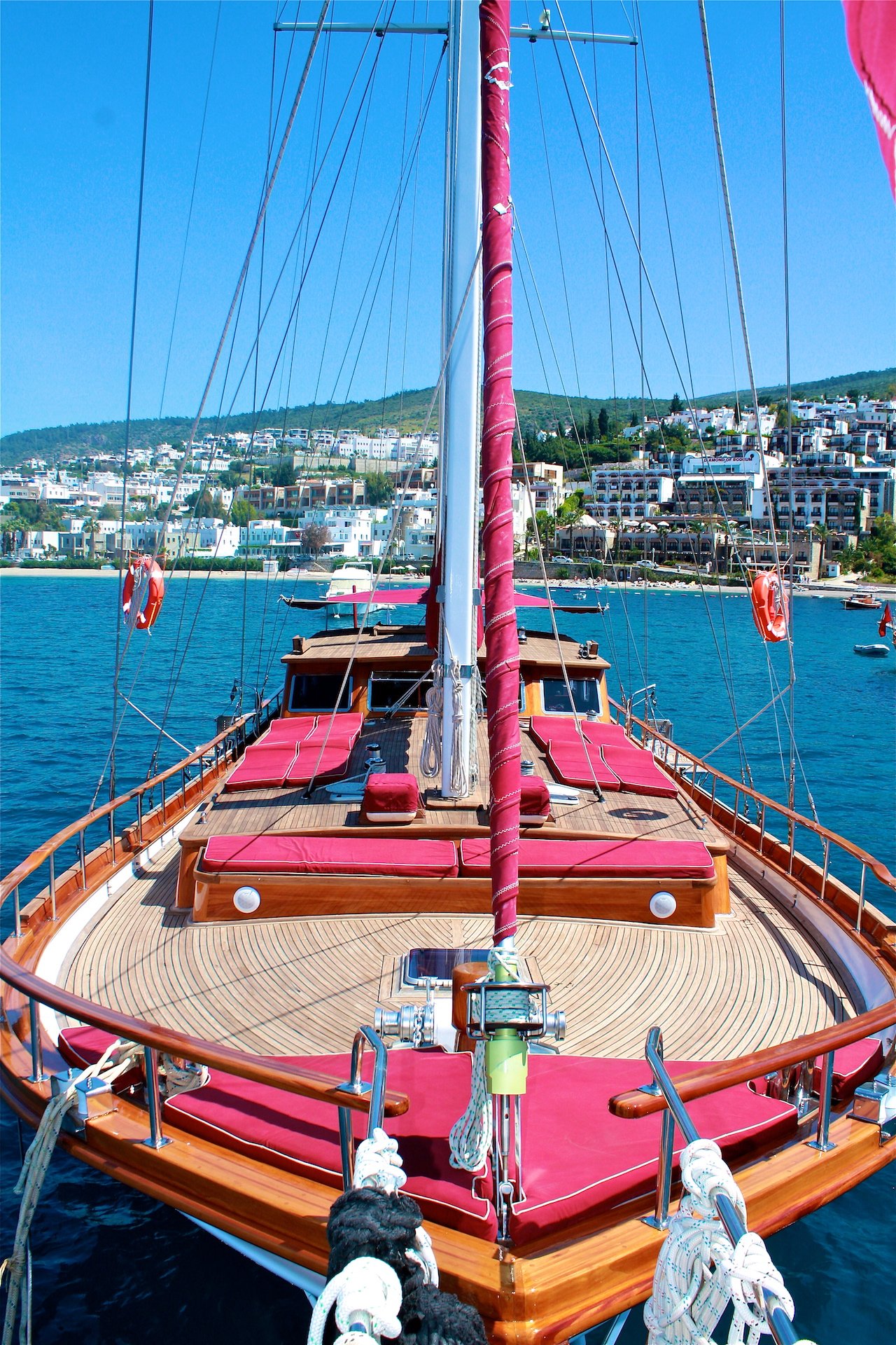 Bodrum'da kiralanan IF2404 lüks guletinde bir kabin.