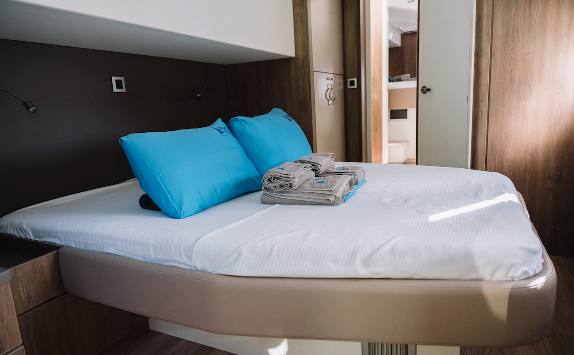 Guest cabin on a Bali 4.8 catamaran charter Göcek