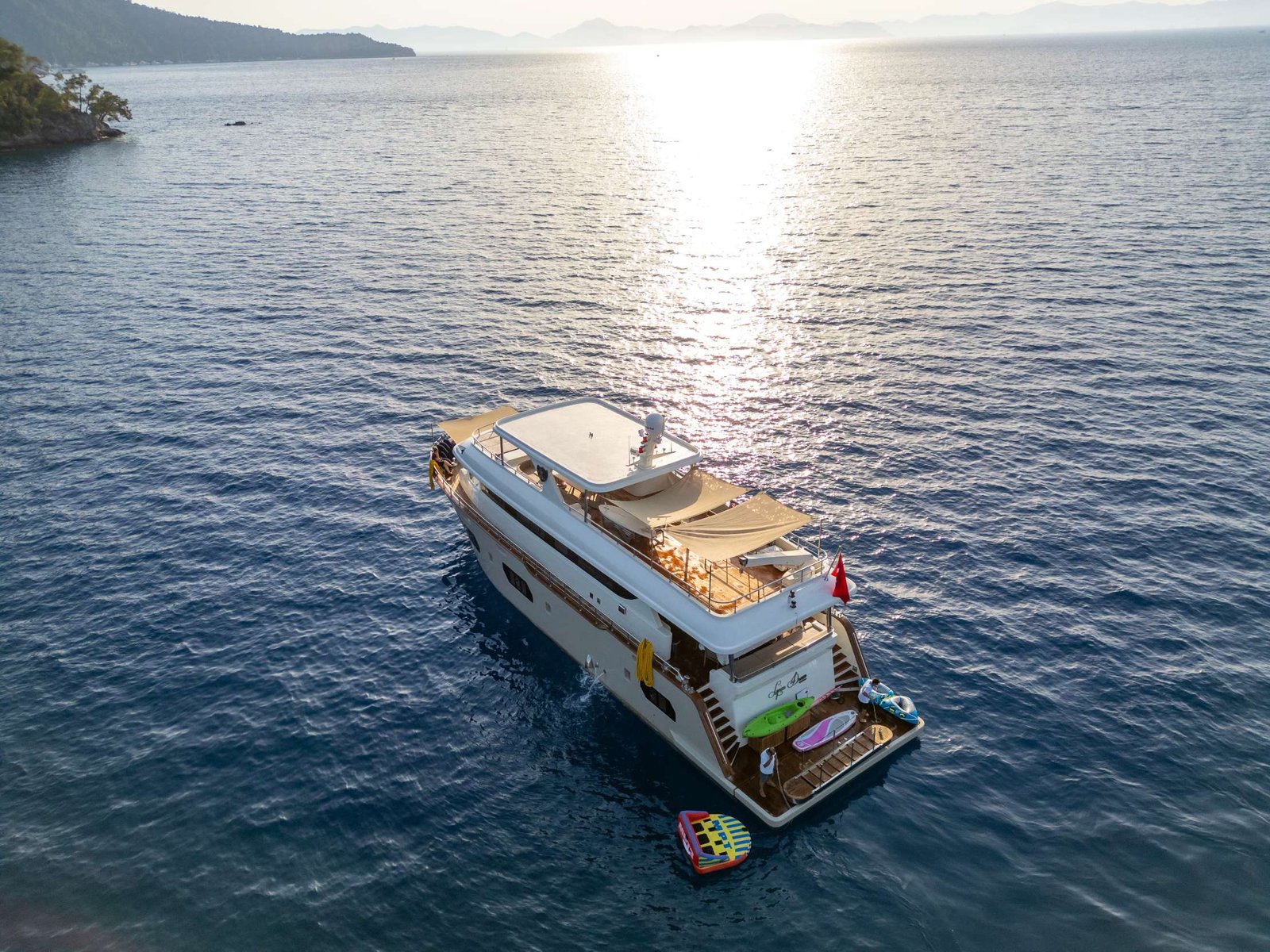 Fethiye'de LD2606 motor yat kiralama, 2024 yapımı 26 metrelik yat.