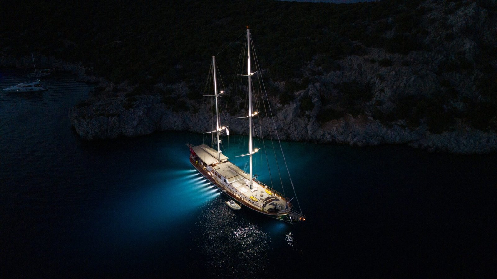 Bodrum'da kiralanan LB4706 lüks guletinde ana kabin.