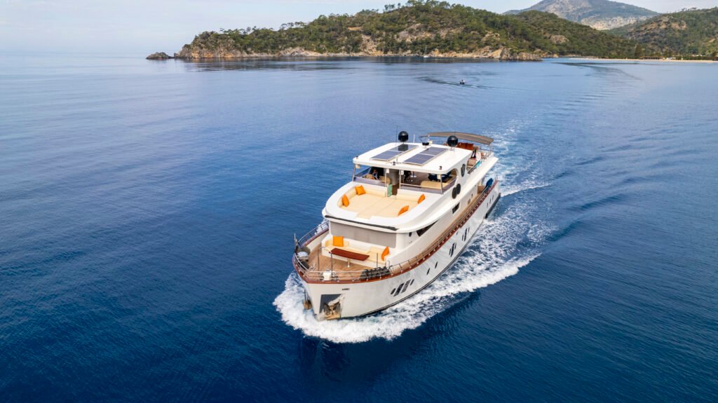 Fethiye SS2605 lüks trol teknesi, demirde, 2023 tadilatı yapıldı.