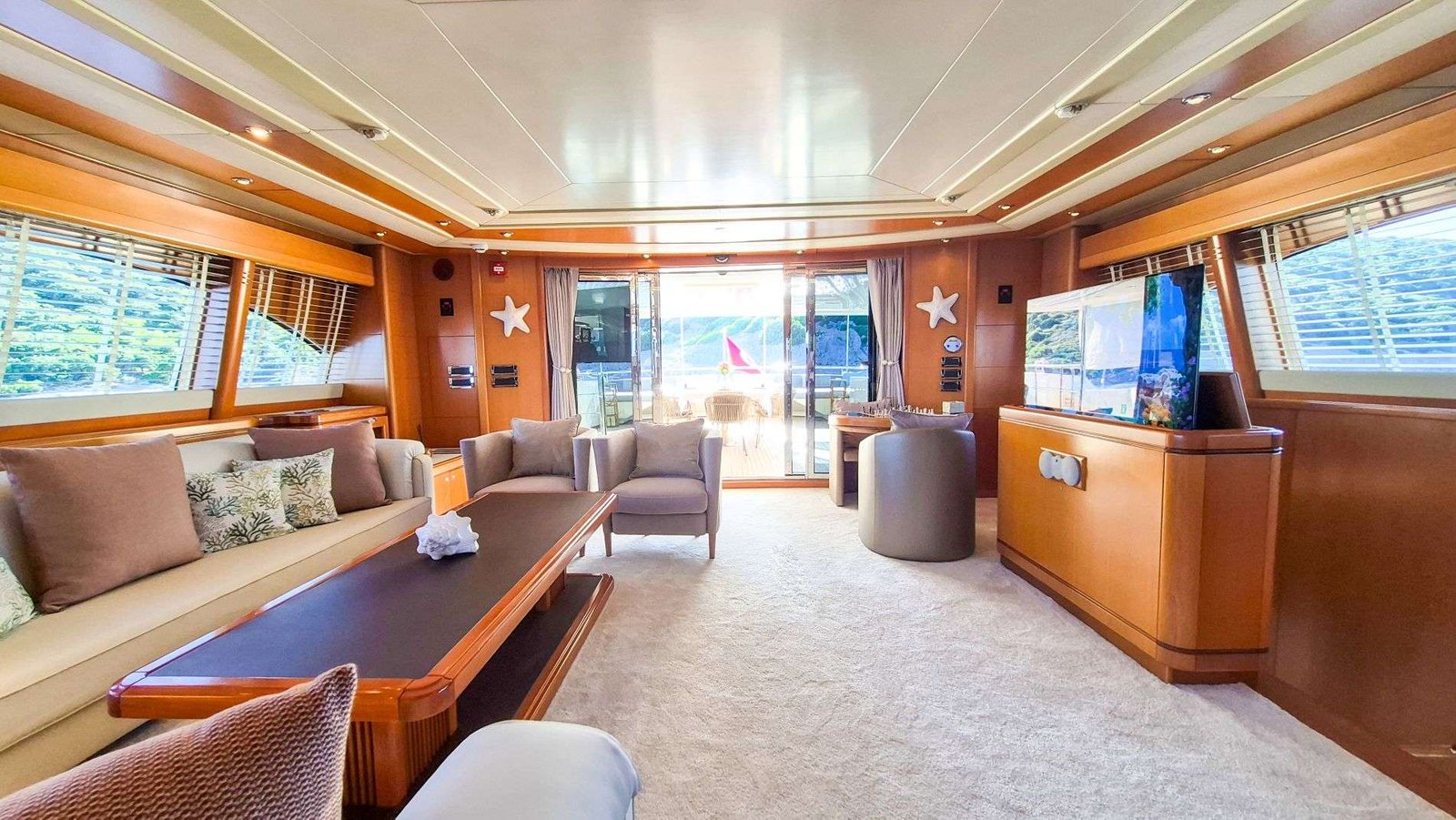Upper saloon with aquarium and lounge seating aboard a 40m superyacht charter — AR4004