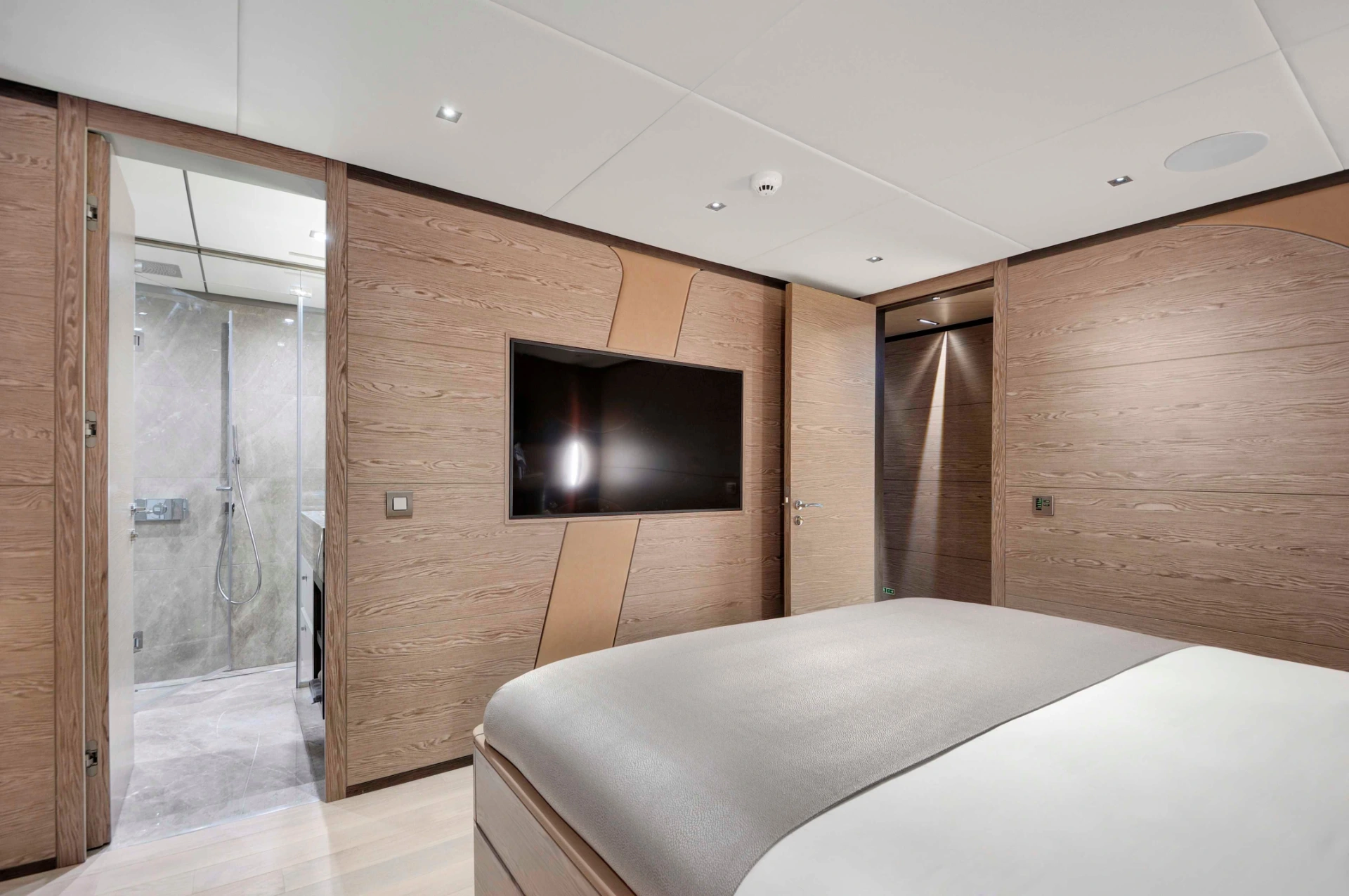 Second guest cabin with television and en-suite aboard a 50m superyacht charter — AA5019