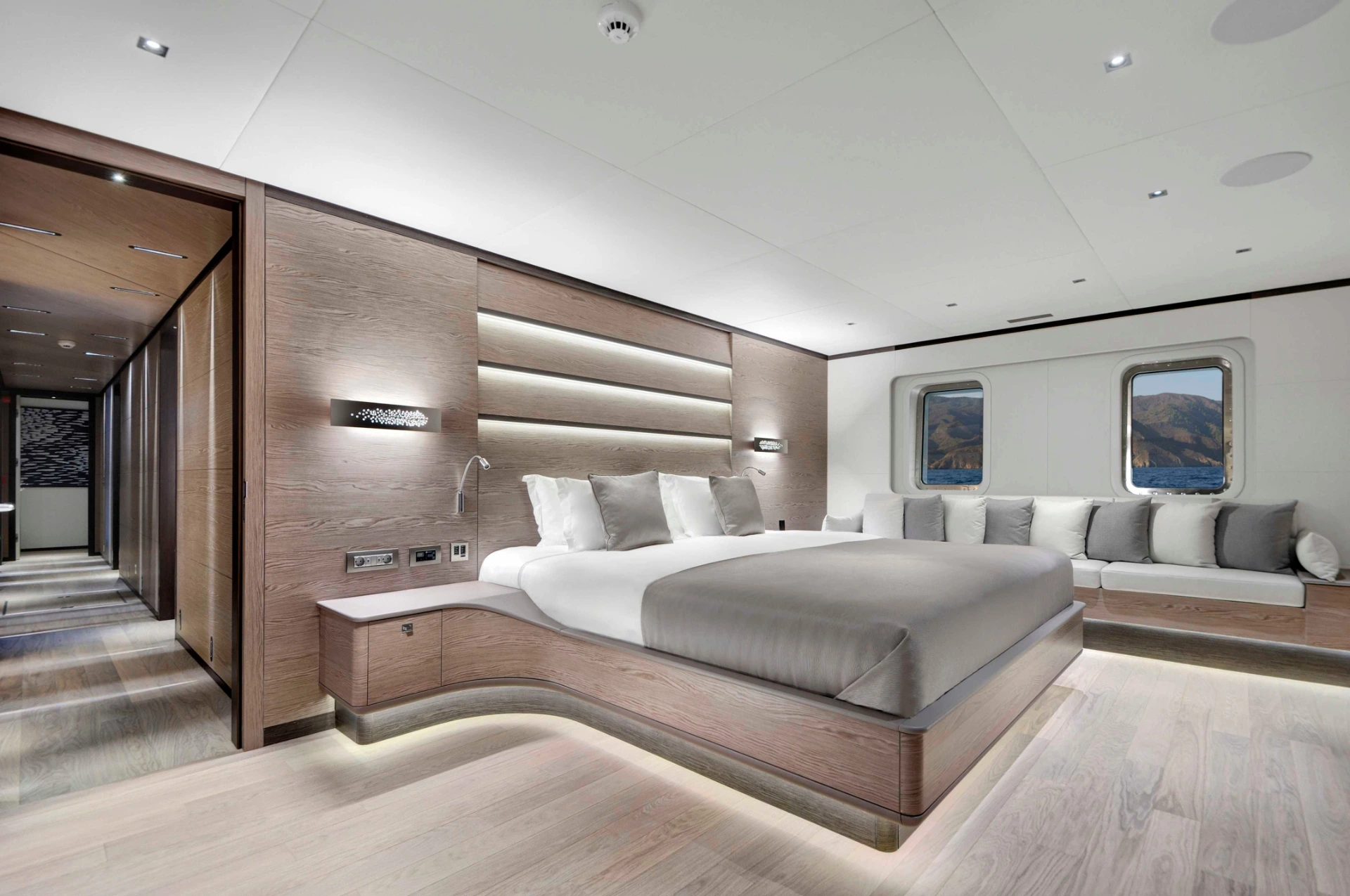 VIP suite with king bed aboard a 50m crewed superyacht charter in Turkey — AA5019