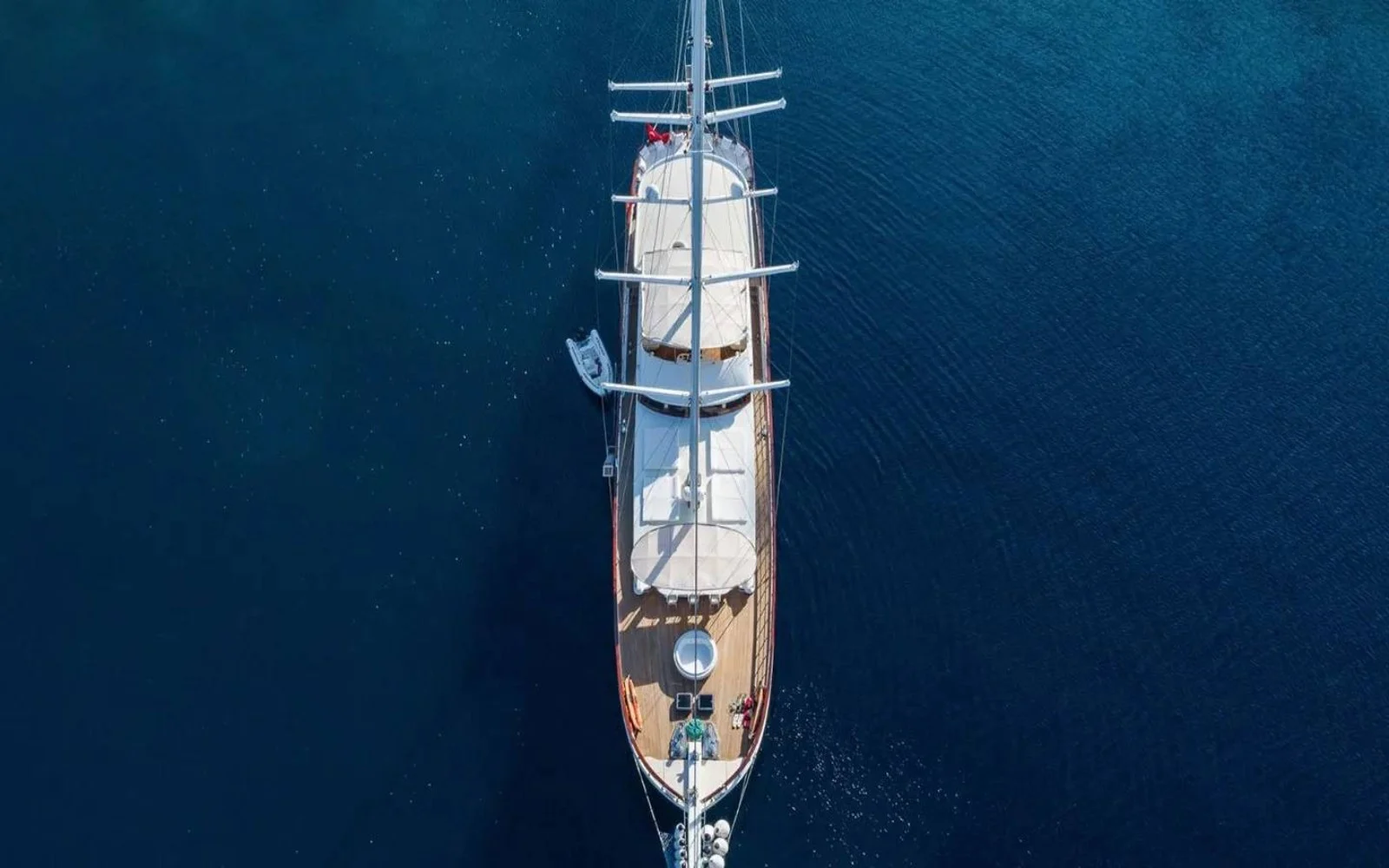 Aerial of the foredeck and sun pads aboard a 42m gulet charter Marmaris — HM4218