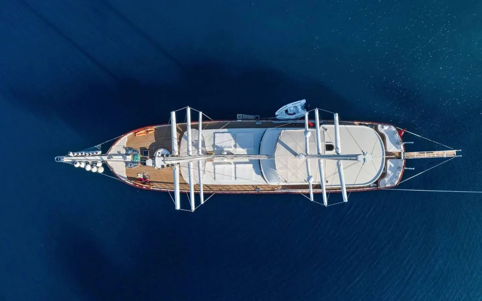 Overhead aerial deck view of a 42m gulet charter for 18 guests — HM4218