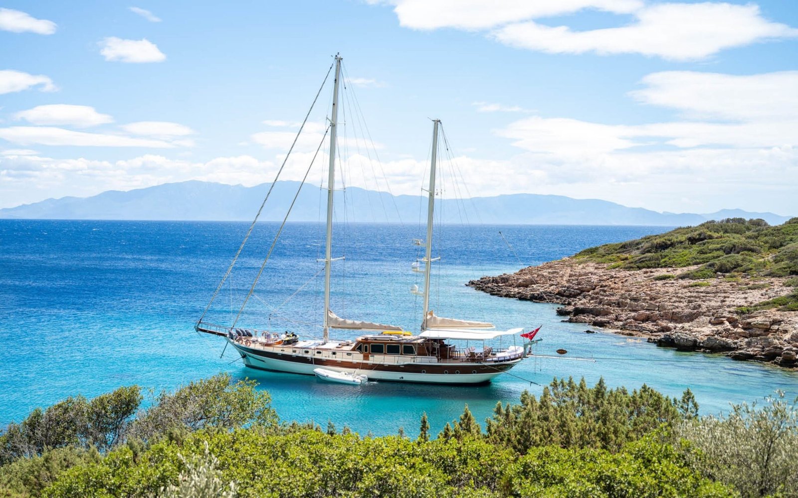 30m deluxe gulet anchored in a turquoise bay on the Turkish Riviera — ED3011