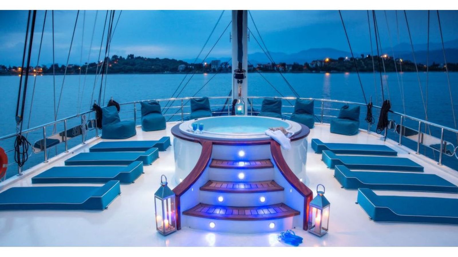 Foredeck jacuzzi under LED lighting on a gulet charter Fethiye vessel