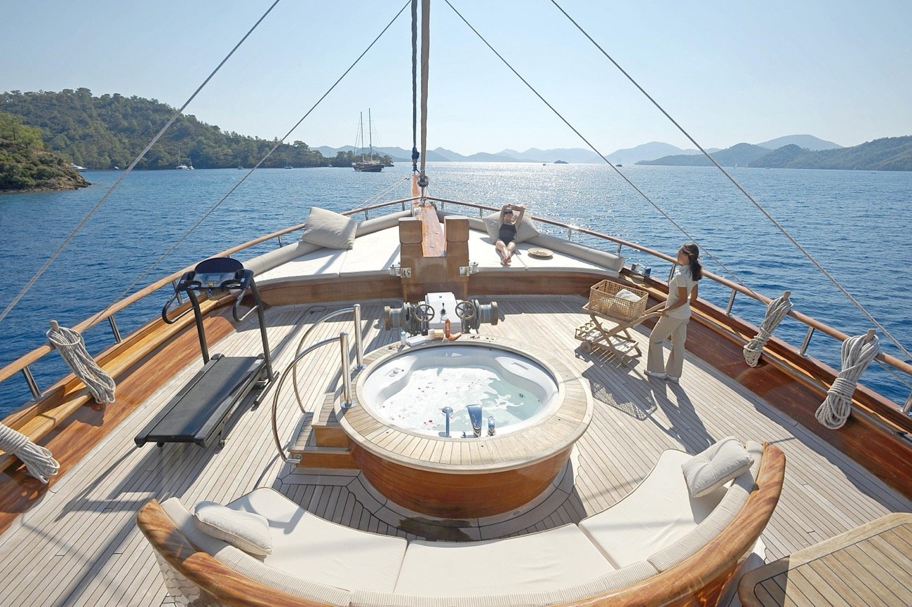 Foredeck jacuzzi and sun pads aboard a 43m deluxe motor sailer charter — MN4308