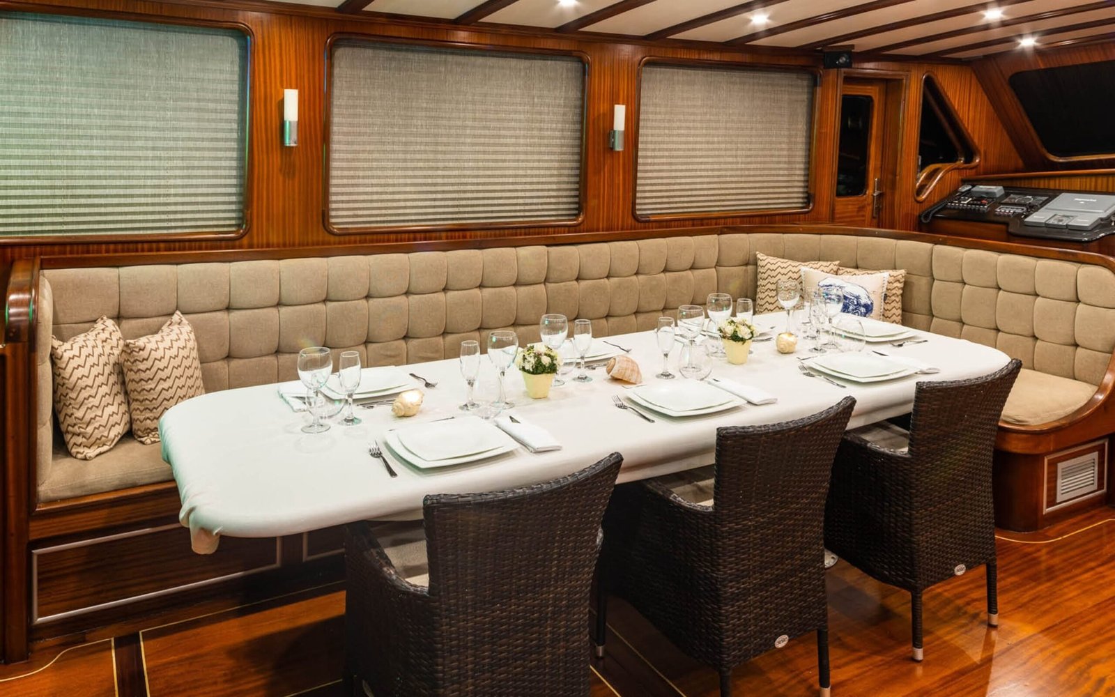 Indoor saloon dining aboard a 30m deluxe gulet charter in Bodrum — ED3011