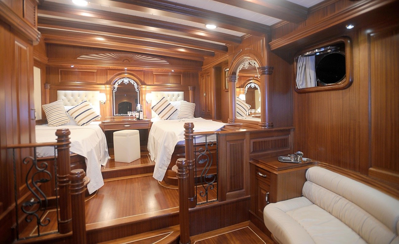 Twin bed guest cabin aboard a 43m six-cabin crewed charter yacht in Turkey — MN4308