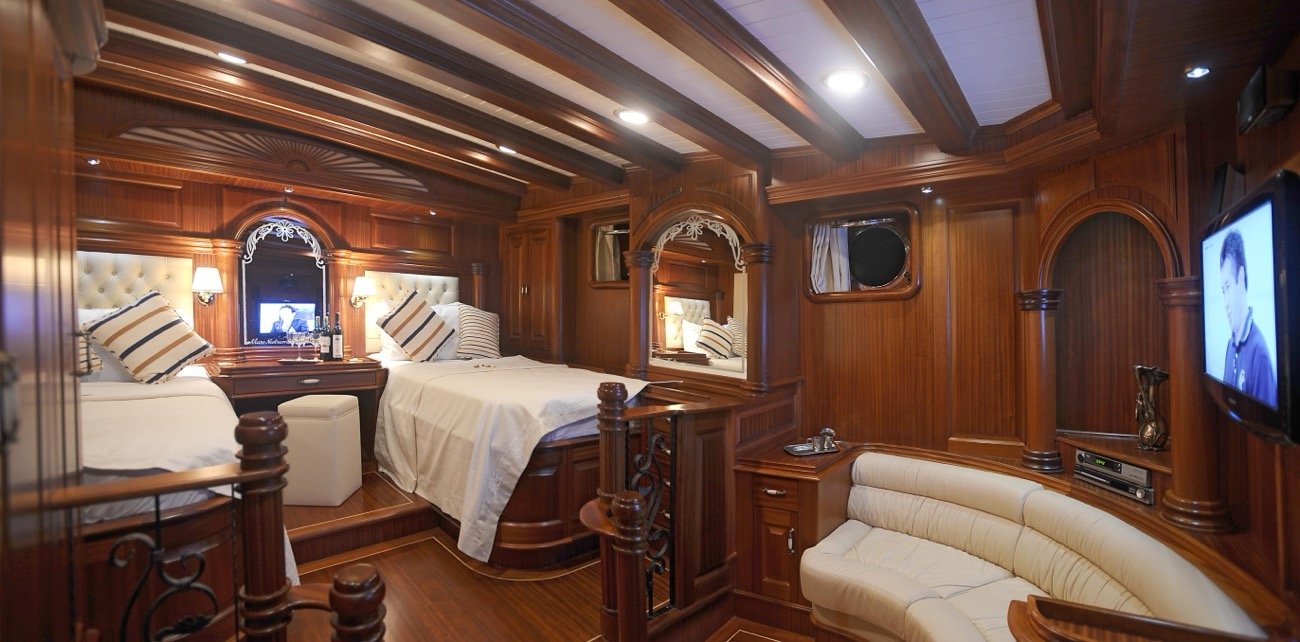 Twin guest cabin with en-suite bathroom aboard a 43m luxury gulet for 12 guests — MN4308