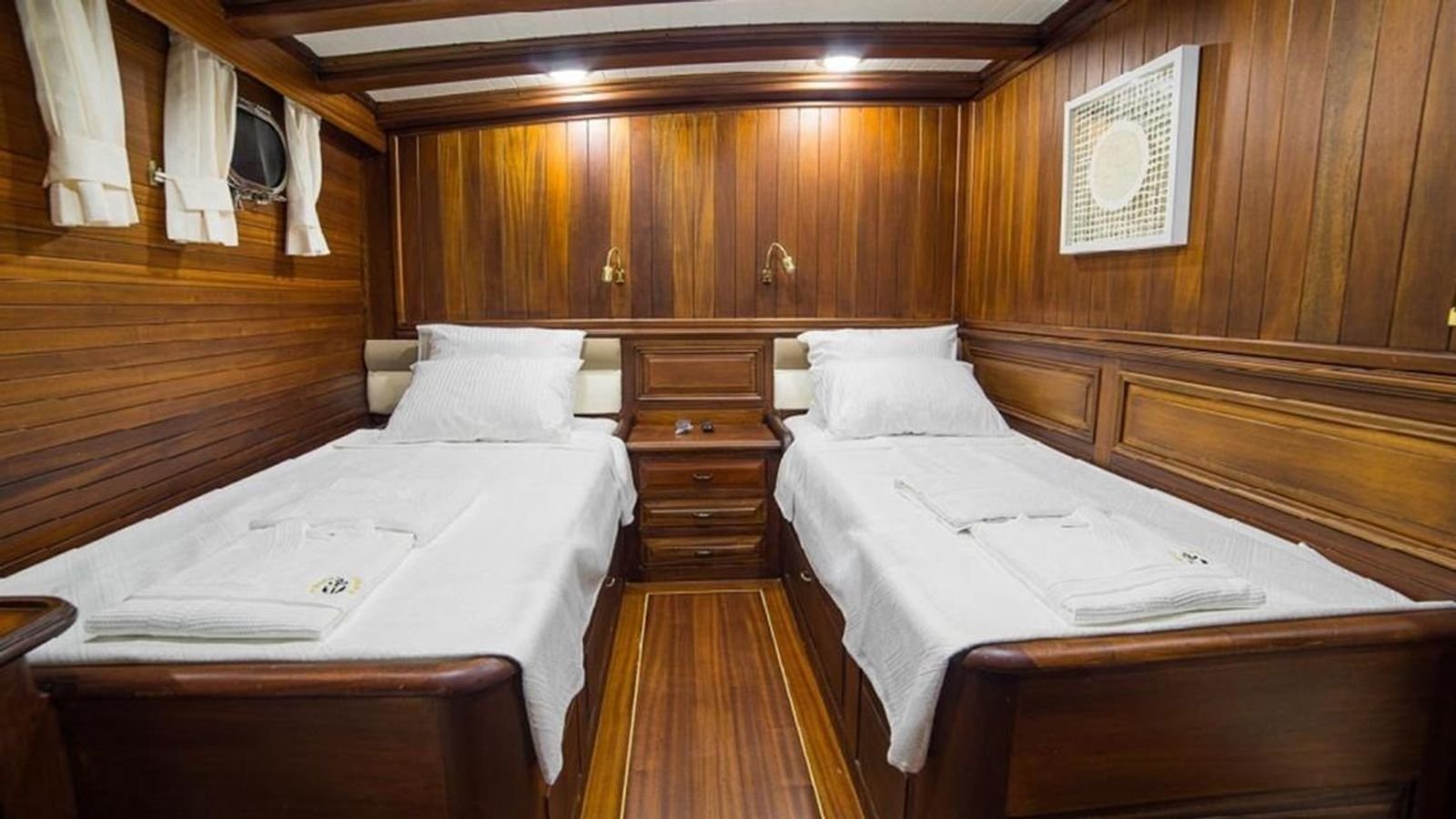 Twin cabin with single berths on a traditional gulet charter Bodrum yacht