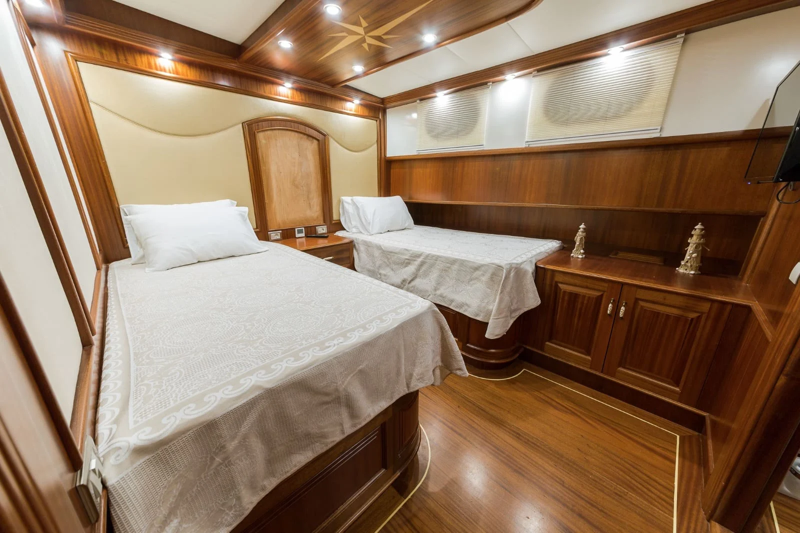 Twin guest cabin aboard a 42m gulet charter for 18 guests, Marmaris — HM4218