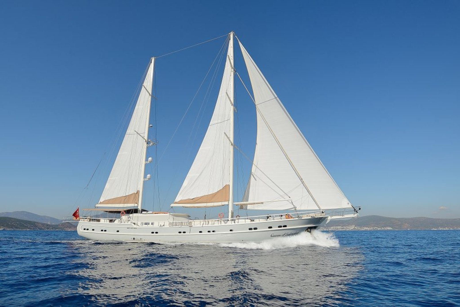 Luxury gulet charter Bodrum - 39m two-masted sailing gulet under full sail