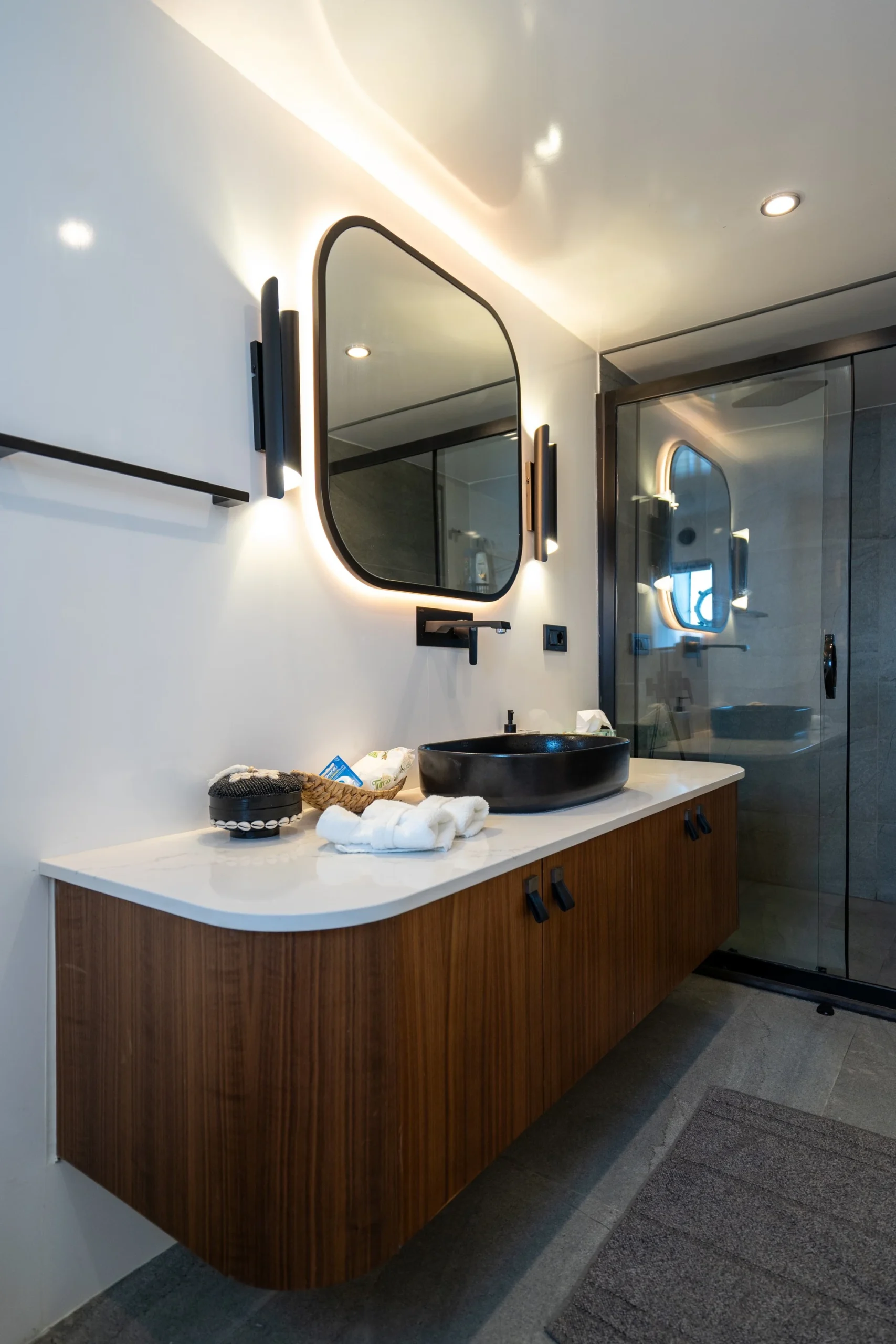 Twin guest cabin aboard DL5024 with wraparound windows and ensuite mirror
