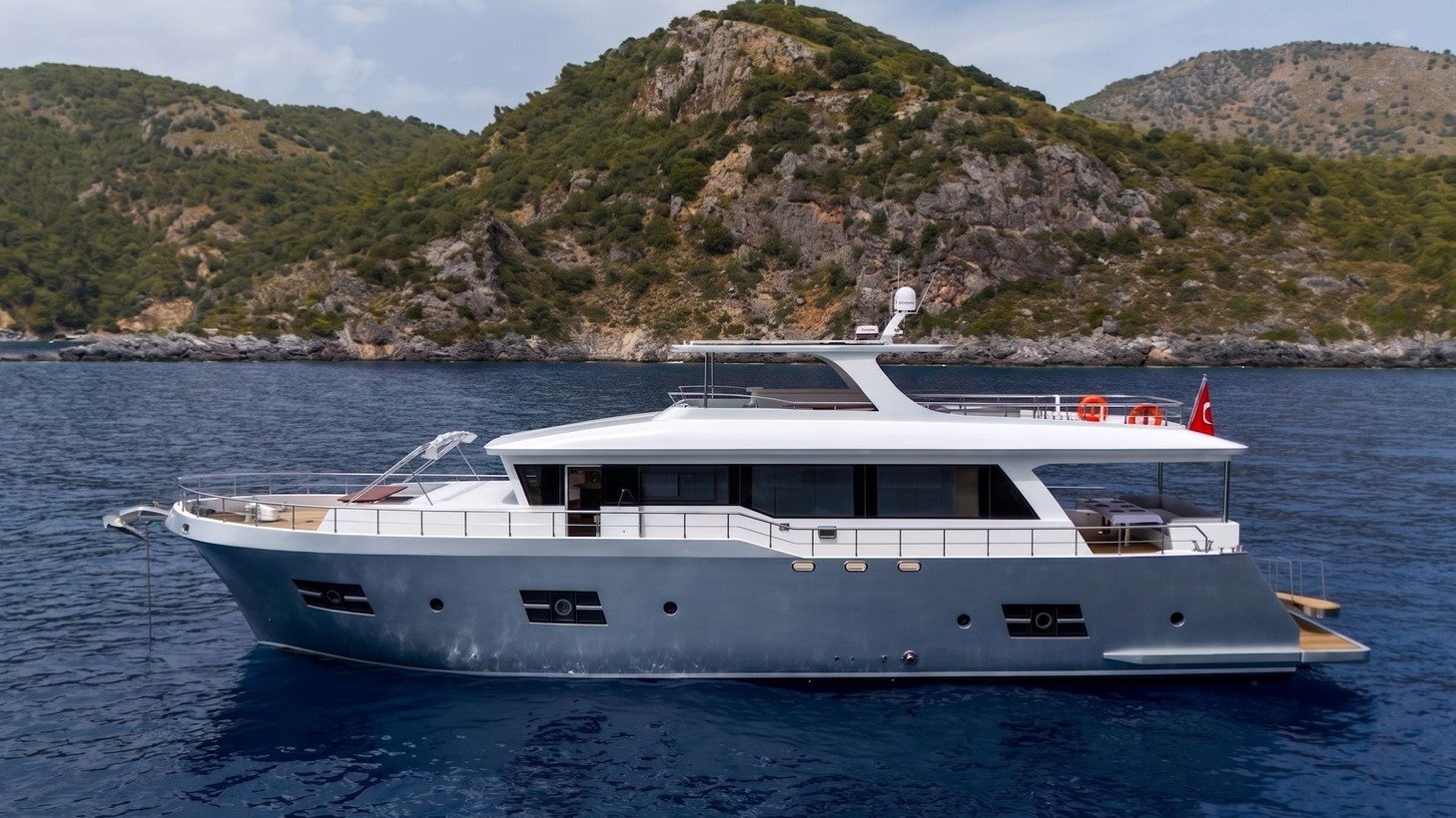 26,5 m Lüks Motor Yat Kiralama Fethiye | 2024 | LV2604