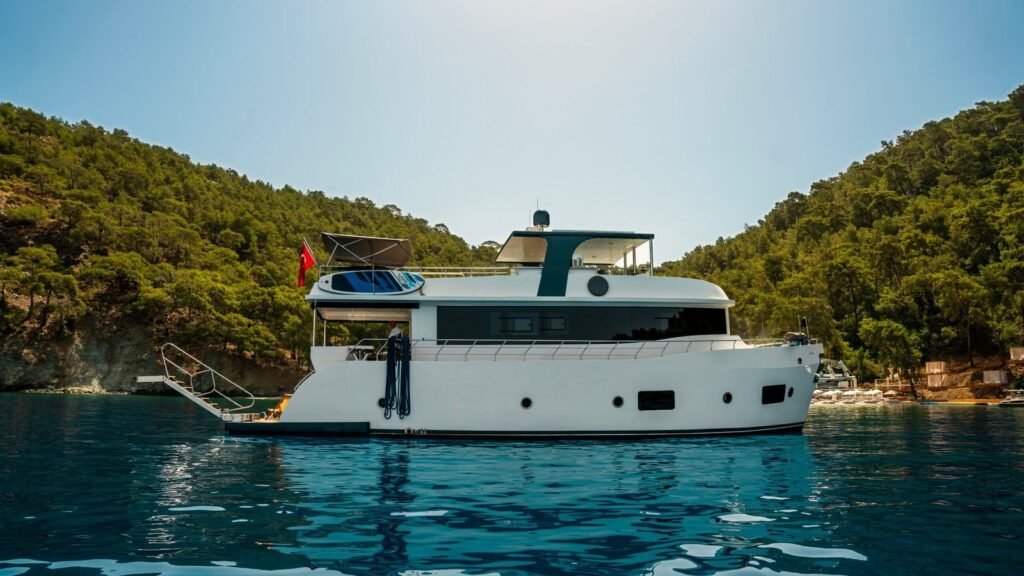 Fethiye OG2204 Lüks Trawler Yat Kiralama dış profili
