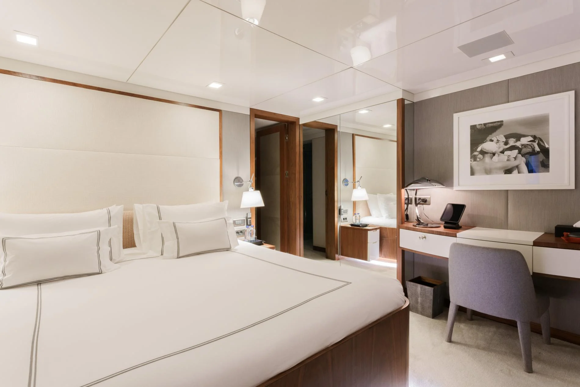 Double guest cabin with writing desk aboard a 47m superyacht charter Göcek — OS4712