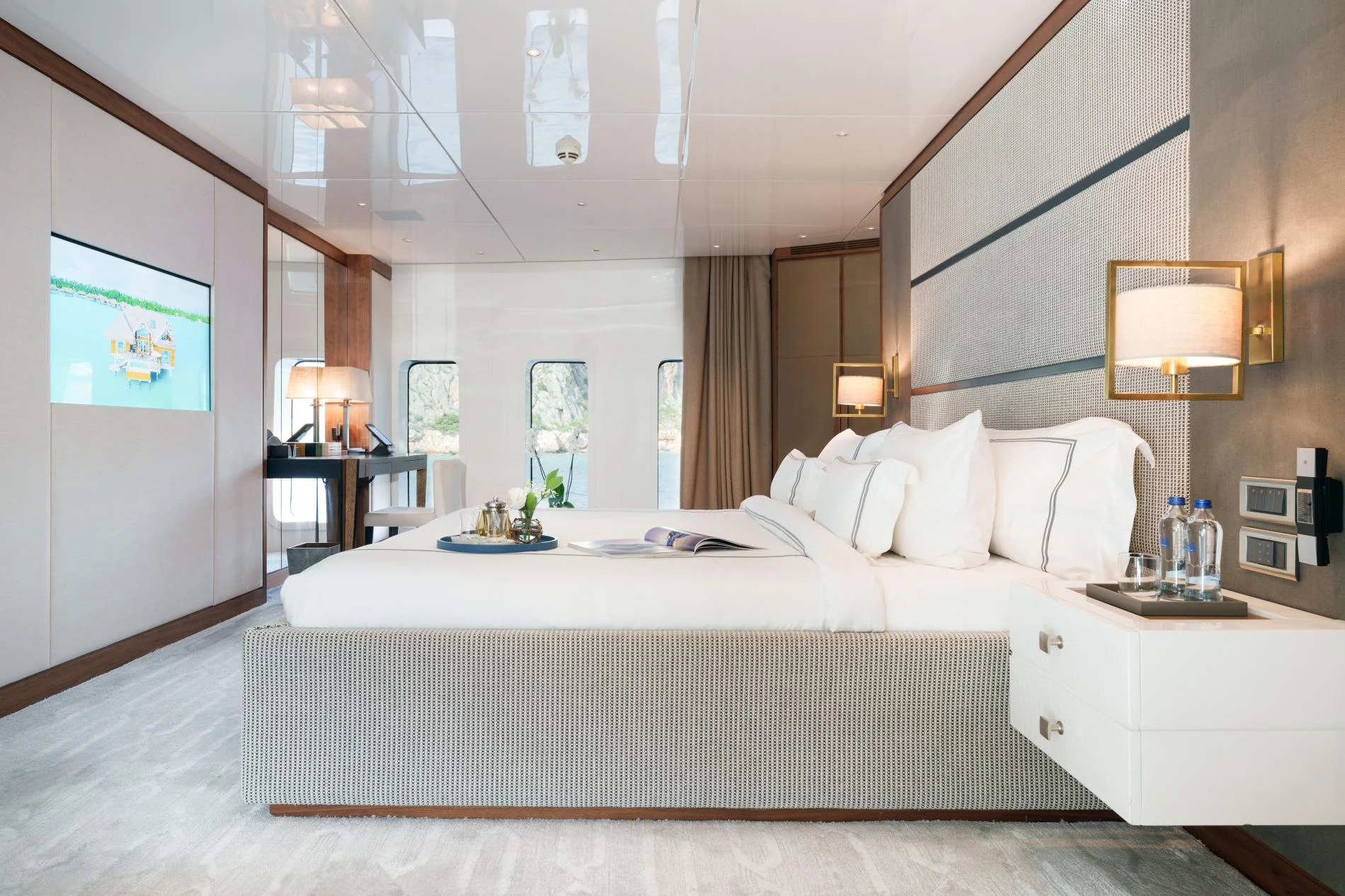 Master suite with king bed aboard a 47m luxury superyacht charter in Göcek — OS4712