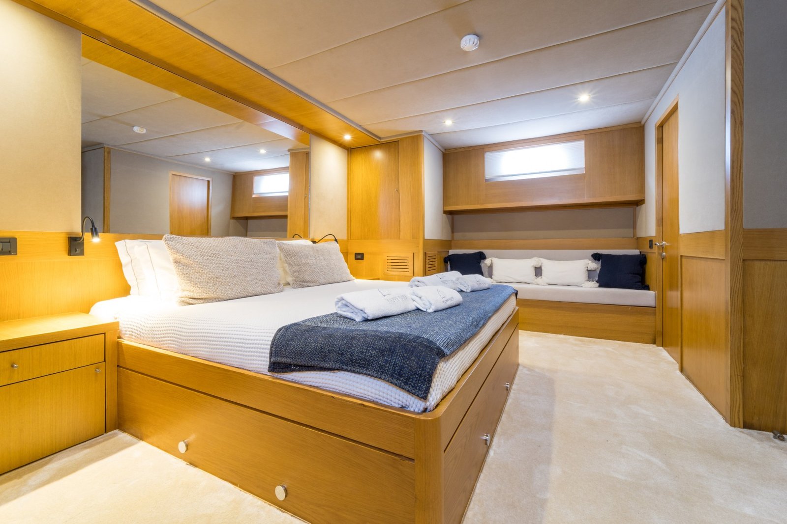 Master cabin aboard Happy Days, Luxury Gulet Charter Fethiye