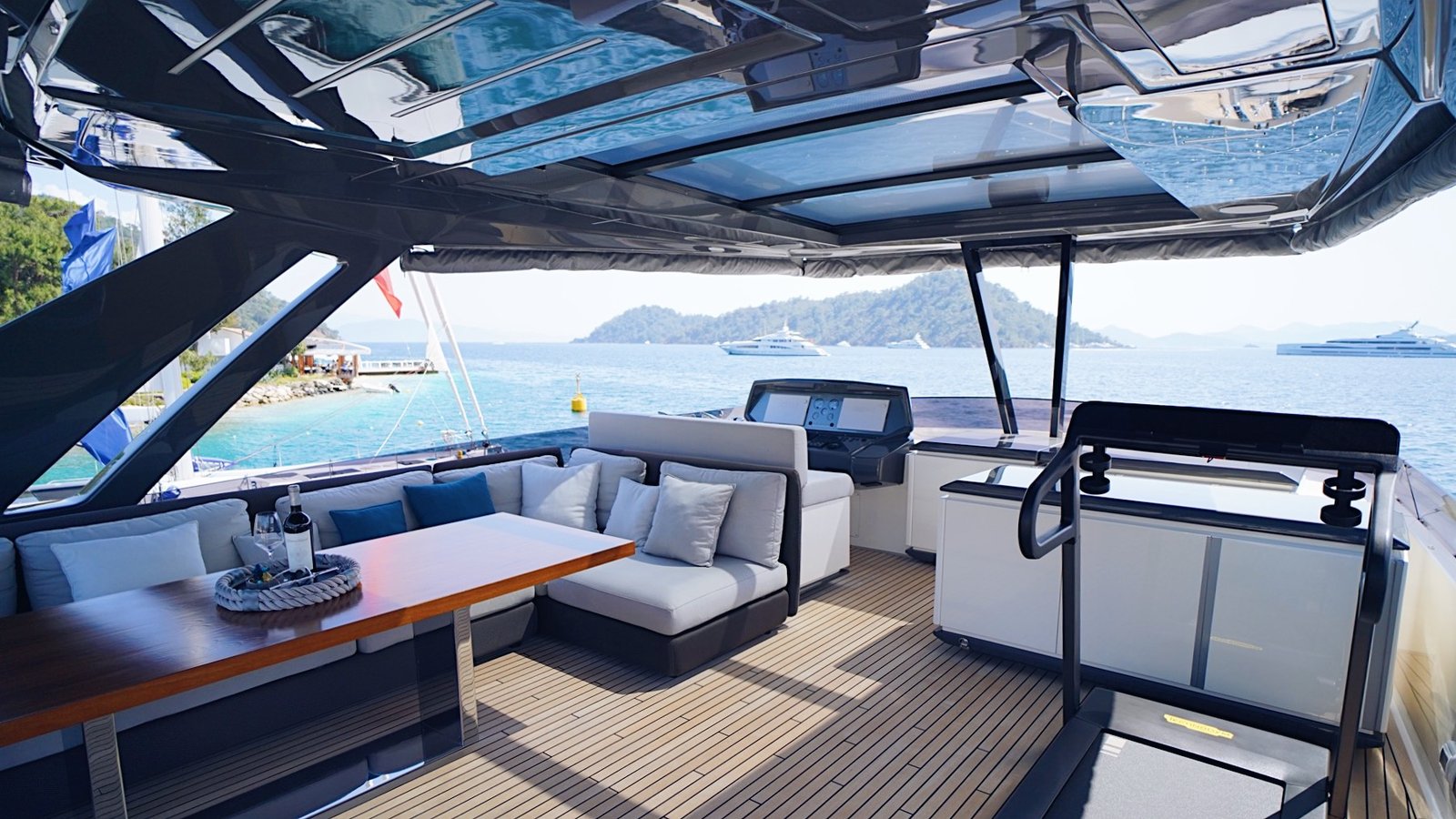 Flybridge helm and dining aboard FR2601, Ferretti Yacht Charter Bodrum