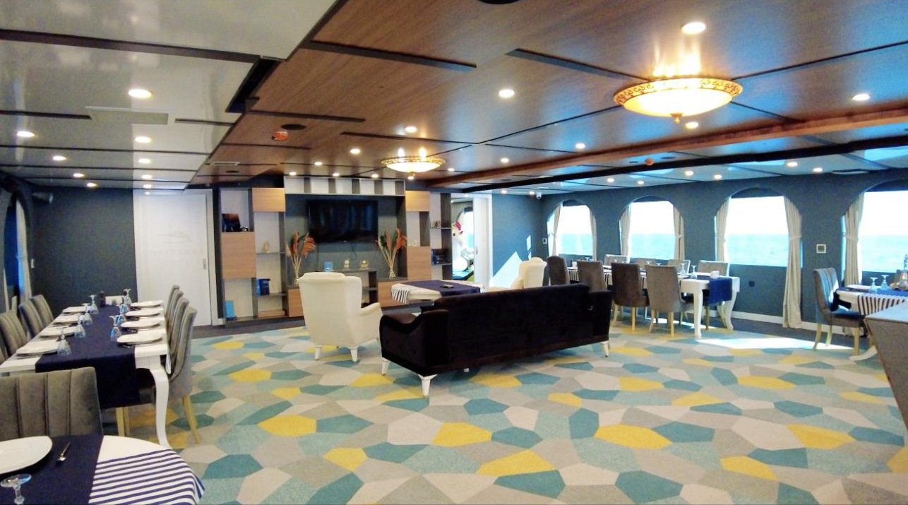 56m motoryatta ana salon ve restoran