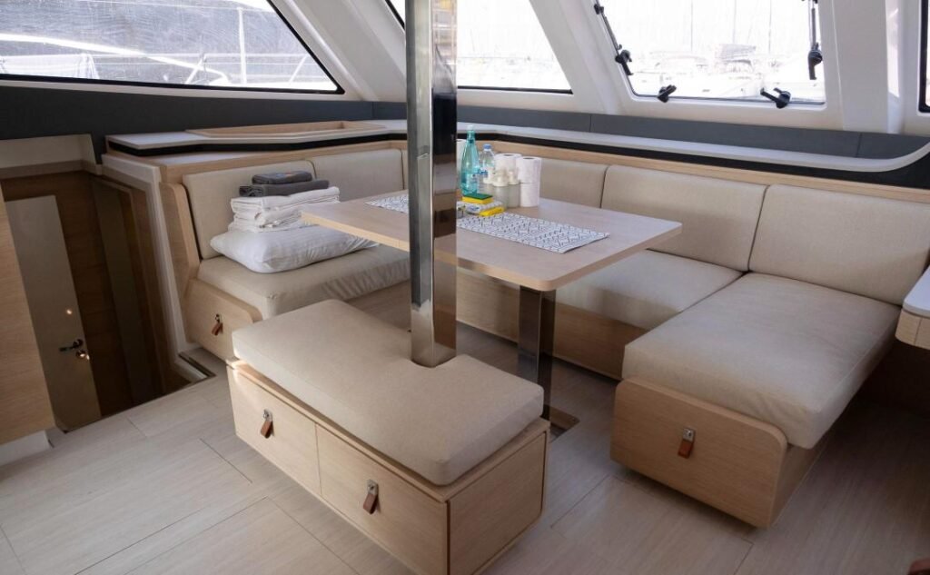 Aventura 45 Fethiye kiralama — salon yemek kanepesi