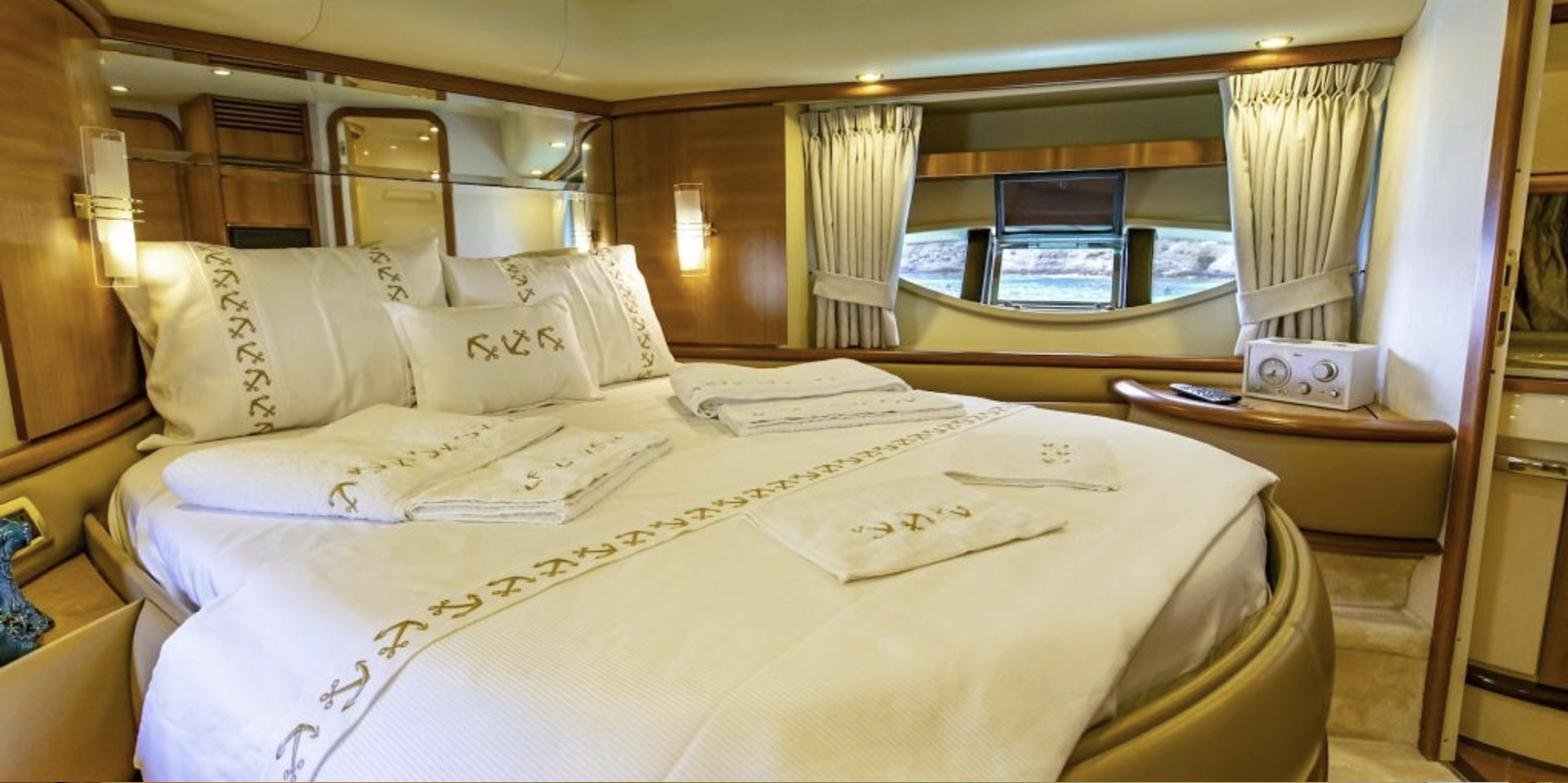 Göcek'te kiralık Azimut 62 Fly'da ana kamara