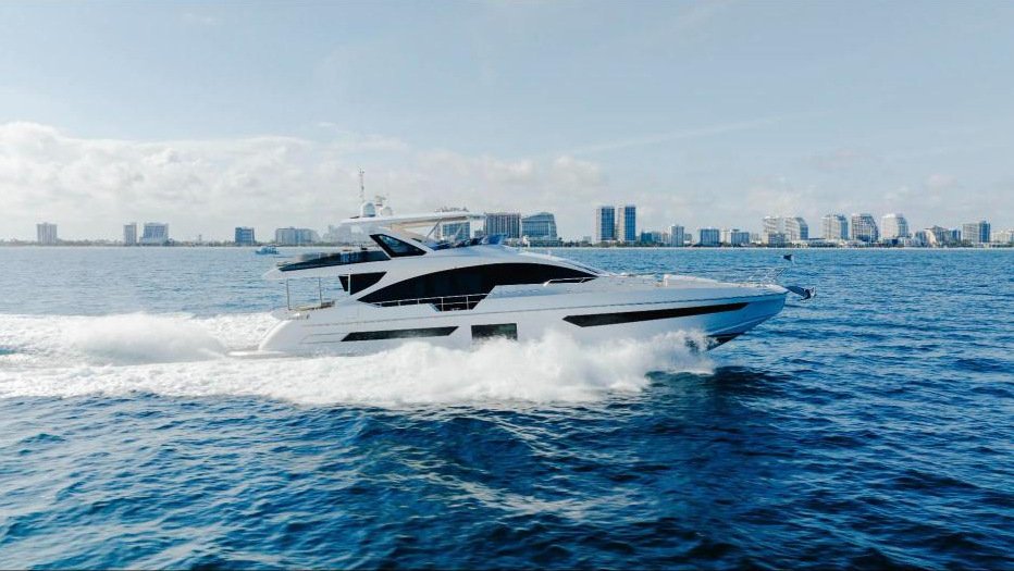 Satılık Azimut Grande 25M, hız hâlinde seyir profili