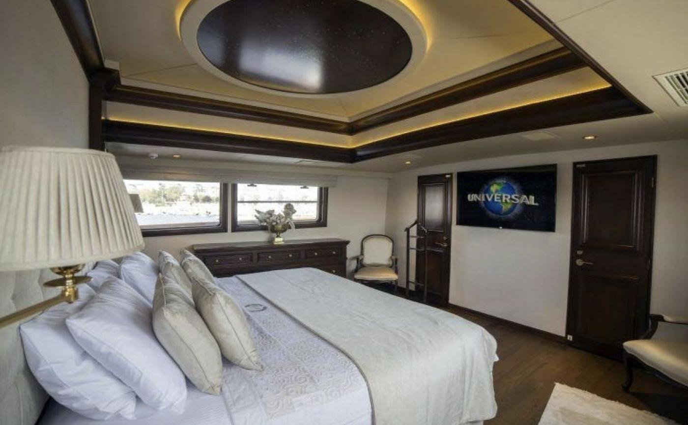 Broward 125 charter Bodrum - full-beam master cabin with starlight ceiling and king berth