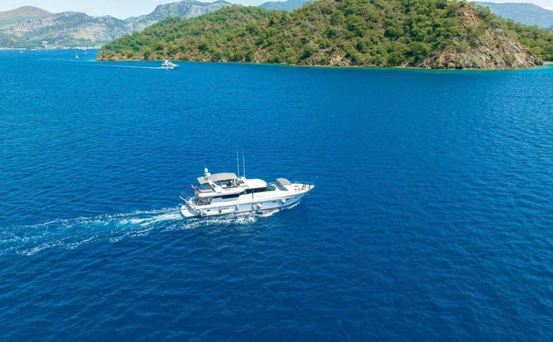Canados 70 Göcek kiralama, seyir hâlinde havadan görünüm