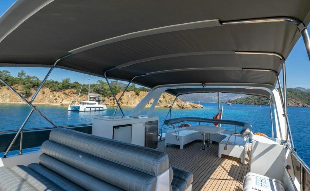 Canados 70 Göcek kiralama, flybridge