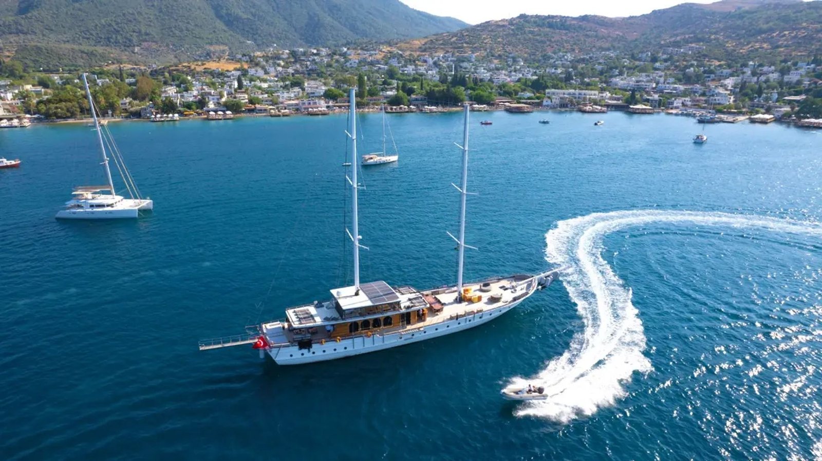Grand gulet charter Bodrum CA4007 - gulet cruising with tender for watersports