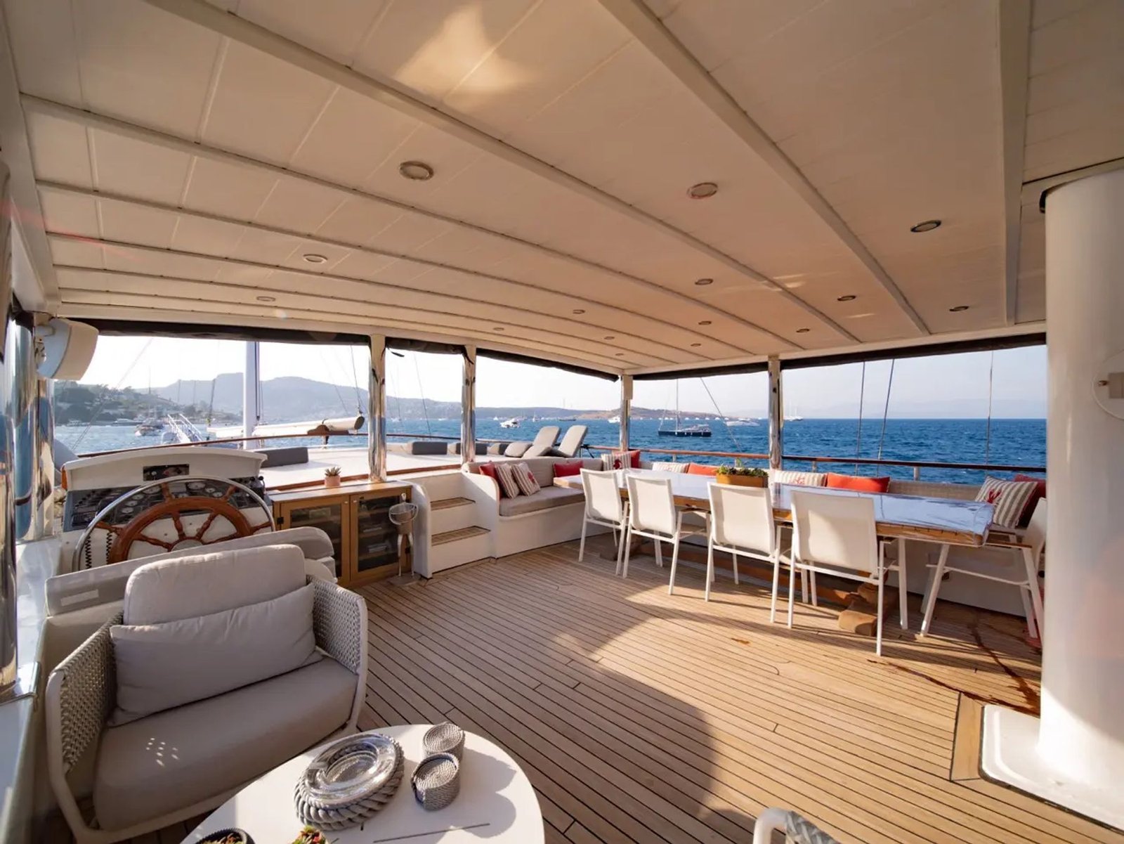 Grand gulet charter Bodrum CA4007 - fly-bridge alfresco dining area