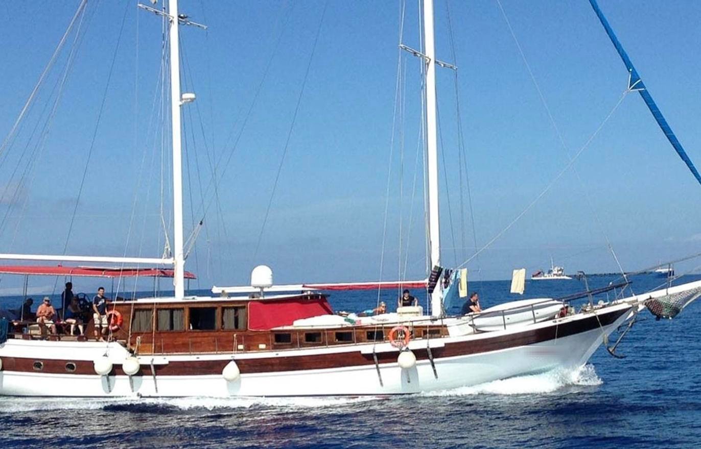 24m two-masted gulet under way with guests on deck