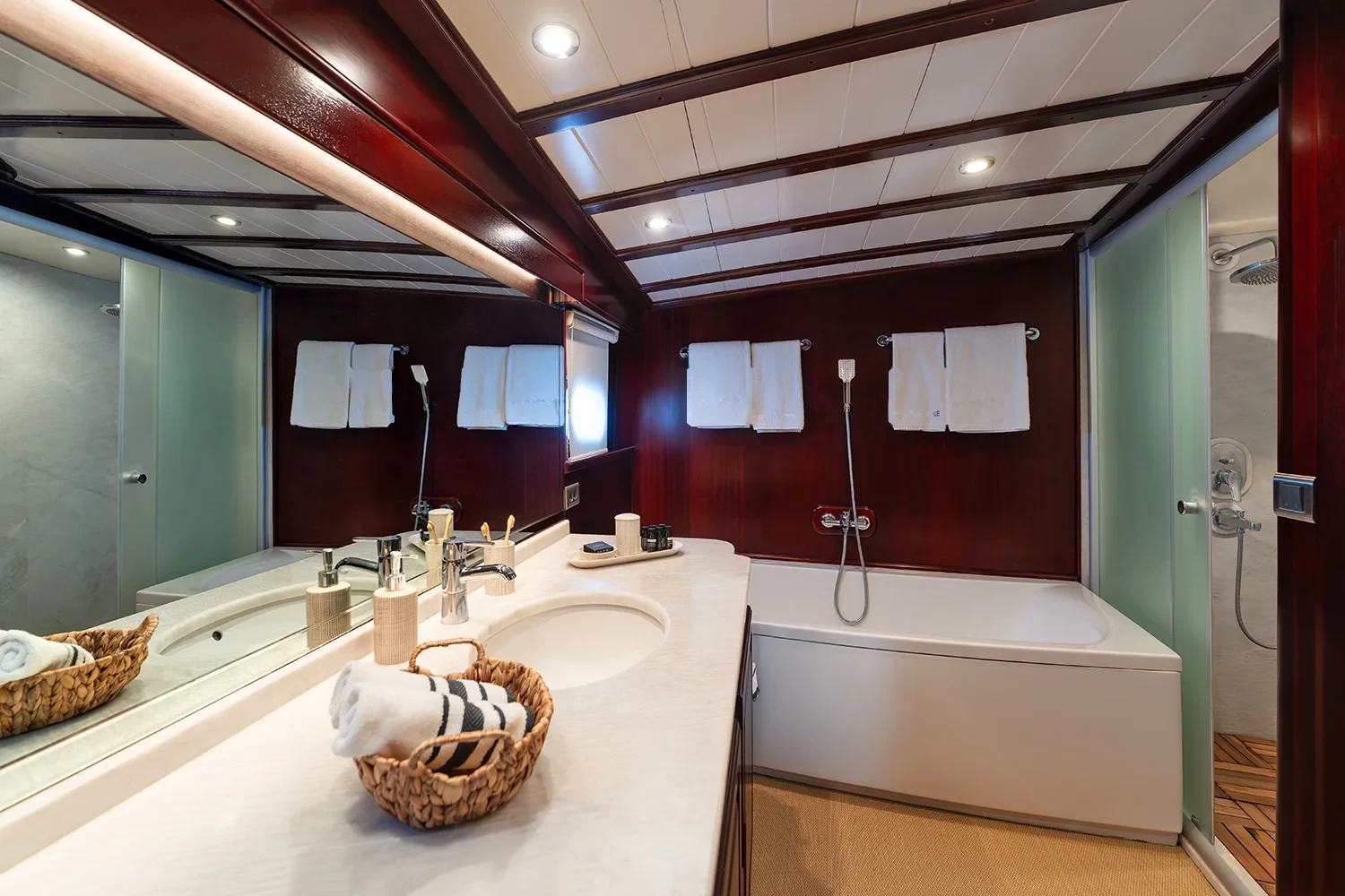 AS3310 motor yacht Gocek charter master ensuite bathroom vanity bathtub