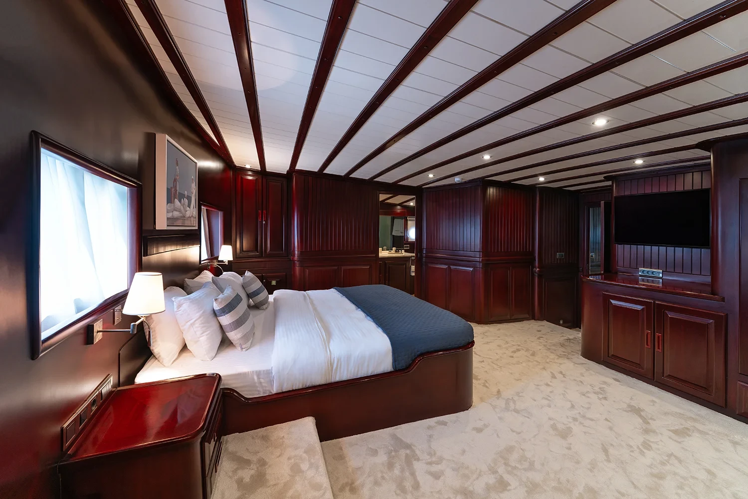 AS3310 motor yacht Gocek charter aft master cabin with double bed
