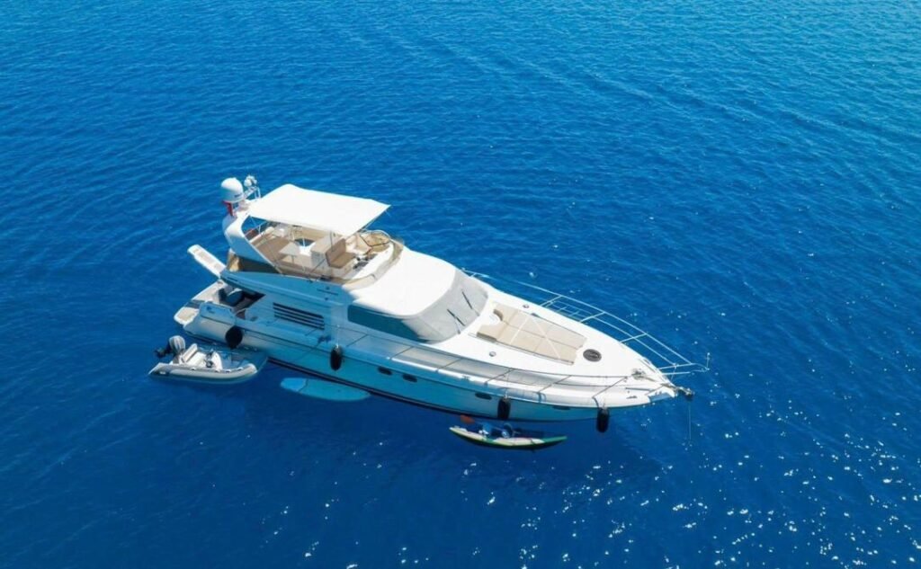 Fairline 59 charter Göcek — aerial view with the tender off the swim platform