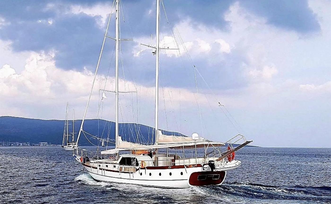 Four cabin family gulet charter Bodrum under way in the Aegean