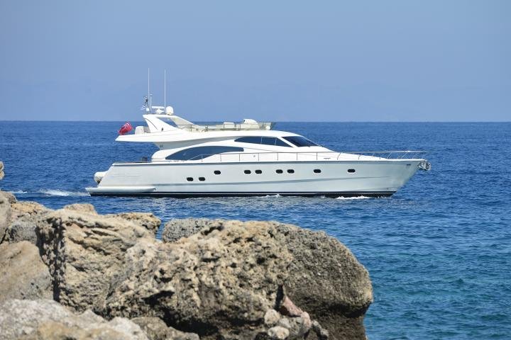 20m Ferretti 68 Charter Rhodes | 2000/2016 | MA2004