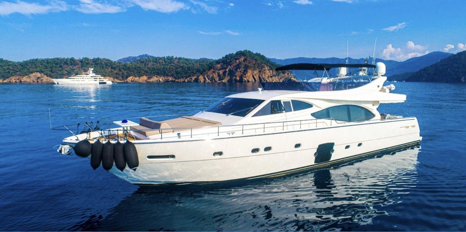 Ferretti 780 charter Göcek side profile at anchor