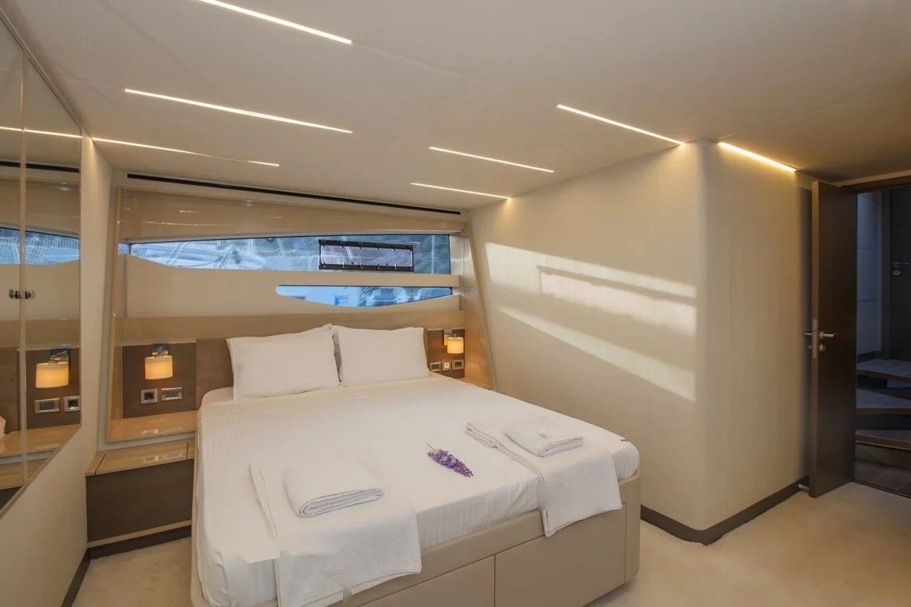 Guest cabin with double bed aboard a flybridge motor yacht charter in Göcek, Turkey
