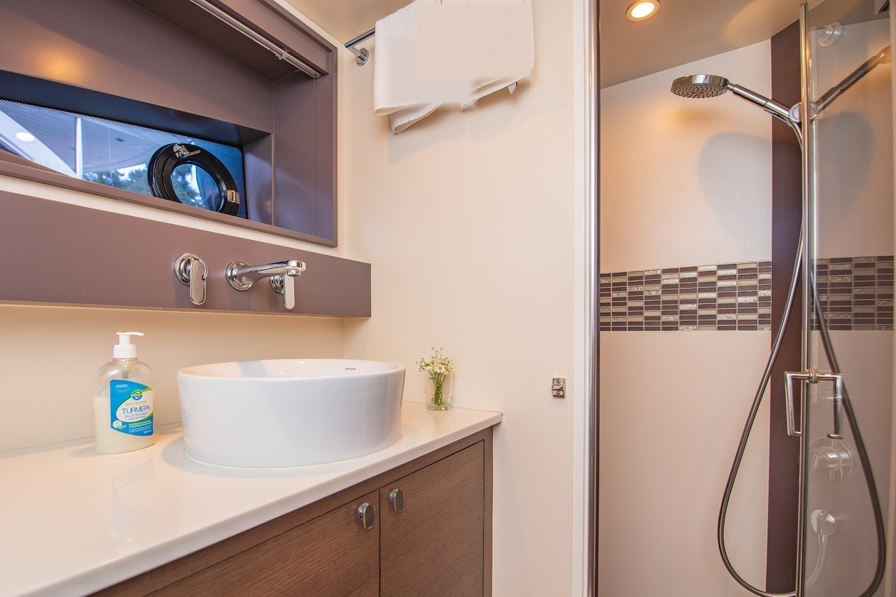 En-suite bathroom with walk-in shower aboard a flybridge motor yacht charter in Göcek, Turkey