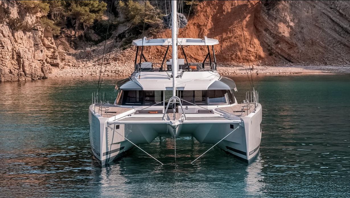 Satılık Fountaine Pajot Samana 59, demirde baştan görünüm