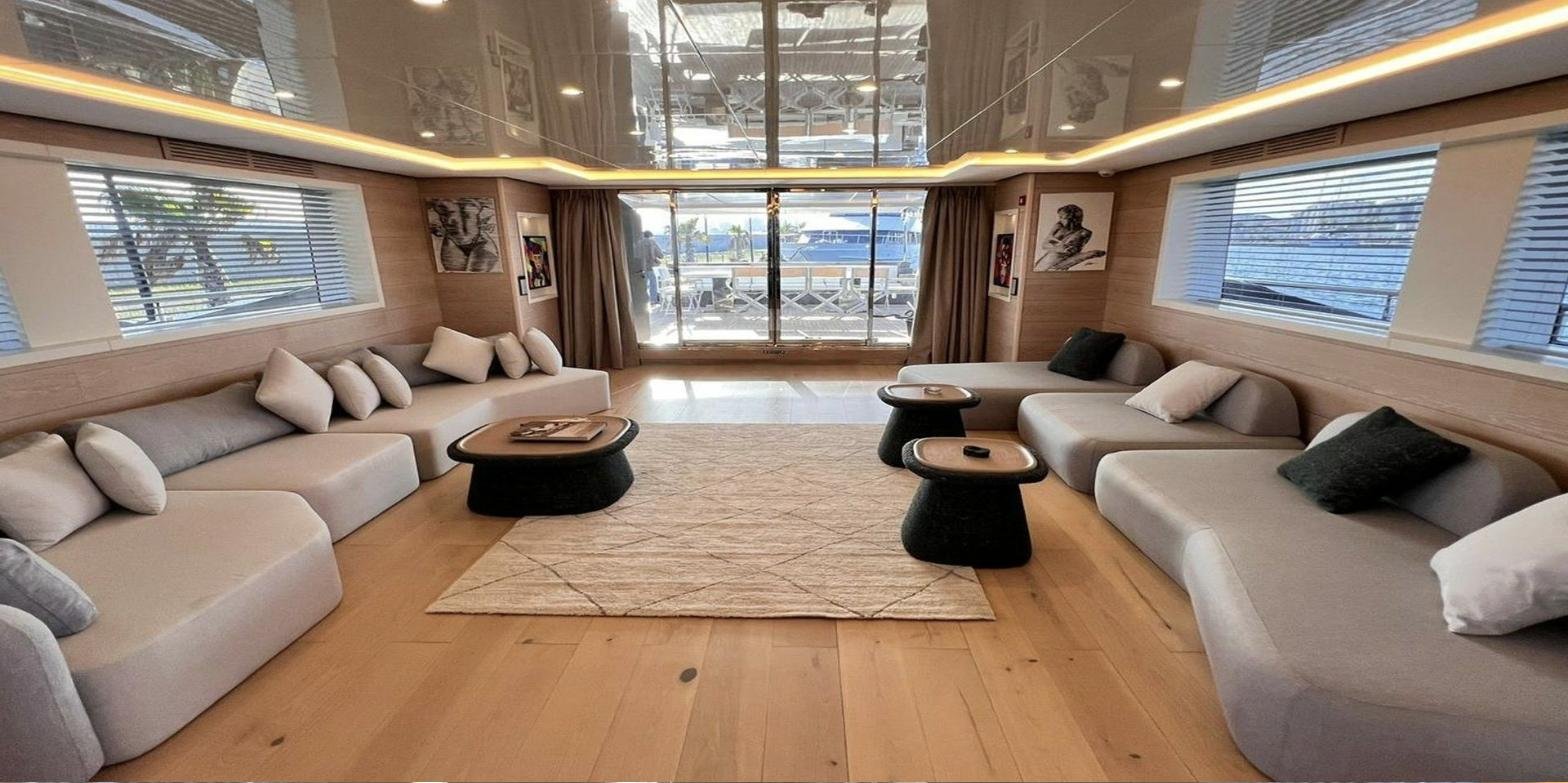 Leomar 120 charter Bodrum AQ3705 - main salon