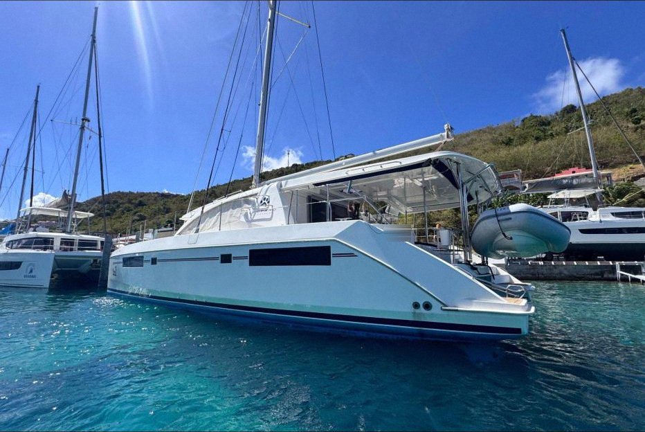 Satılık Leopard 48, Karayipler'de demirdeyken profil