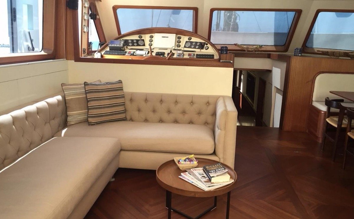 Saloon settee with the raised helm station behind