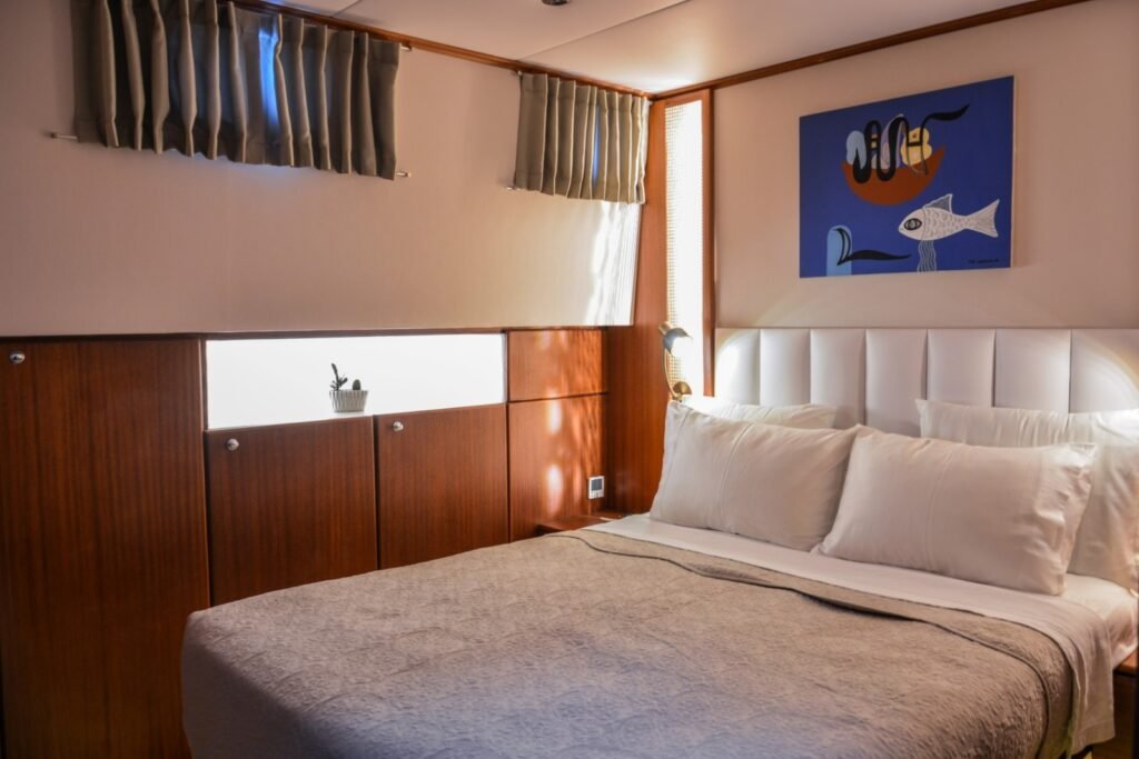 Double cabin with illuminated wall panels